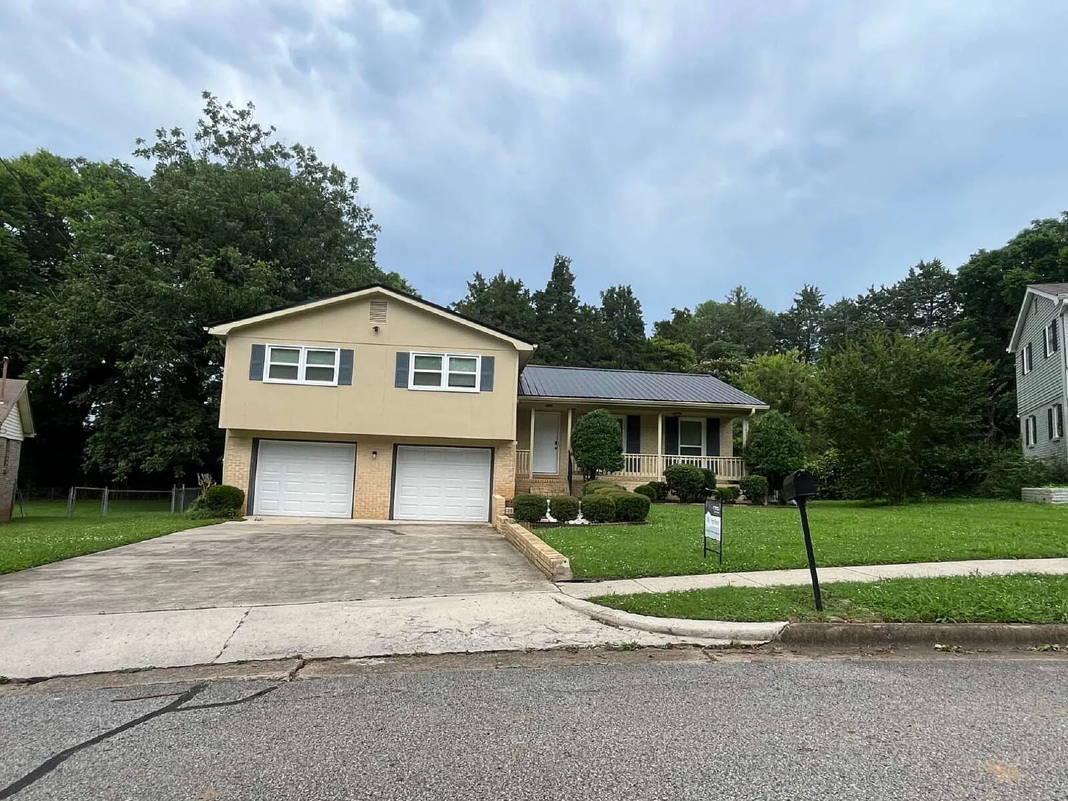 4 bed, 2.0 bath, 2089 sqft, $1,999 — Photo 1