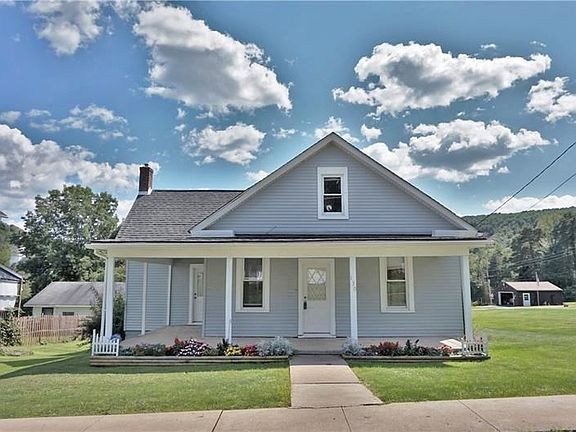 Beautiful curb appeal!