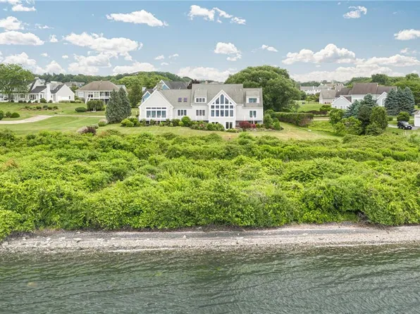 128 Thayer Dr, Portsmouth, RI 02871