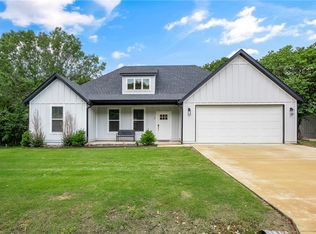 2 Cowgur Ln, Bella Vista, AR 72715