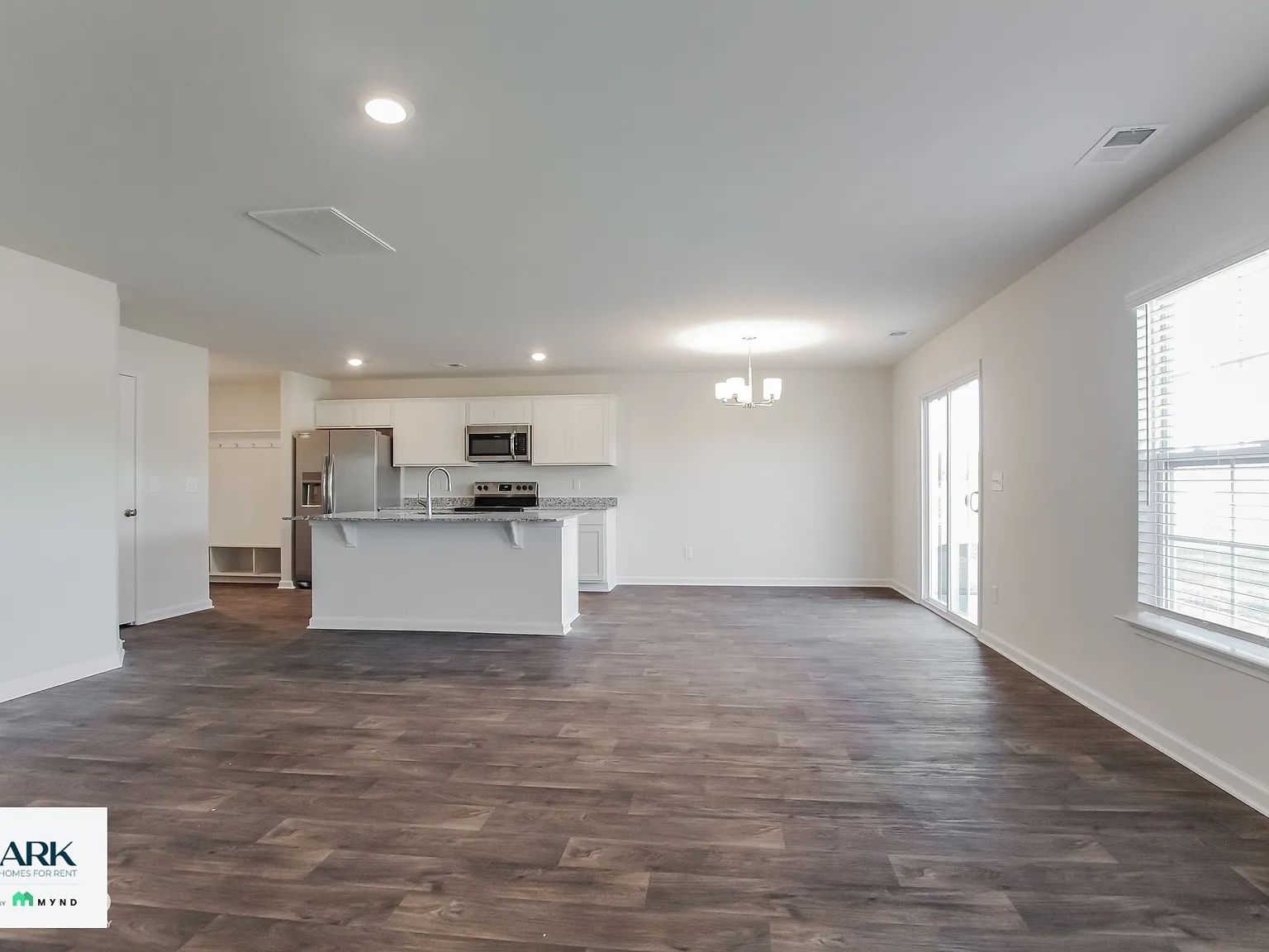 4 bed, 2.5 bath, 2075 sqft, $1,935 — Photo 4