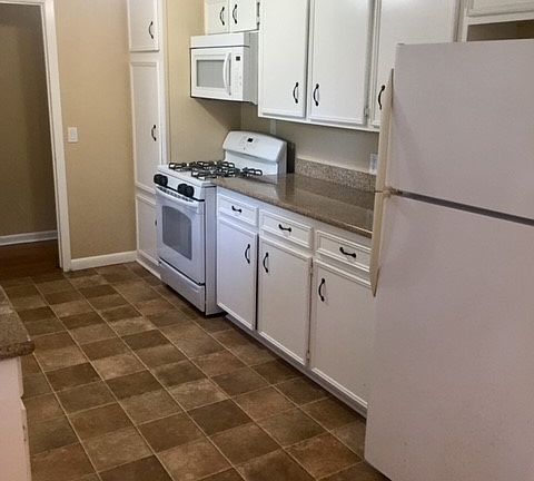4th image of 117 Chestnut St