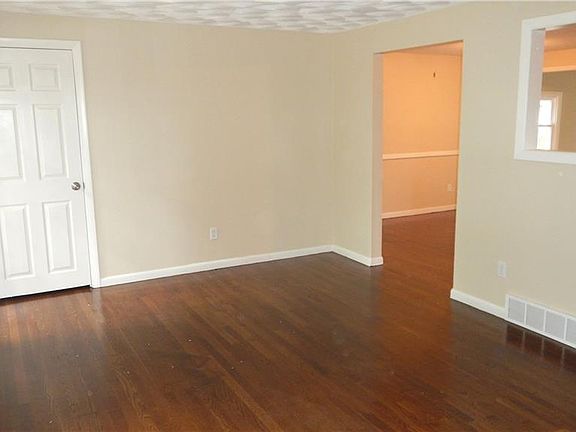 4th image of 17 Brentwood Ave