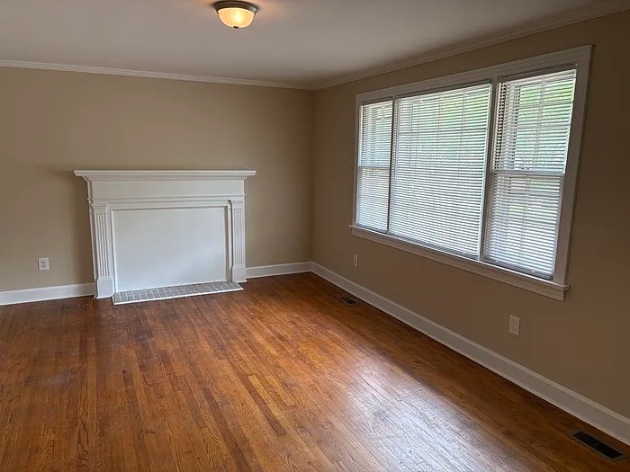 102 Weaver Dr — Photo 3