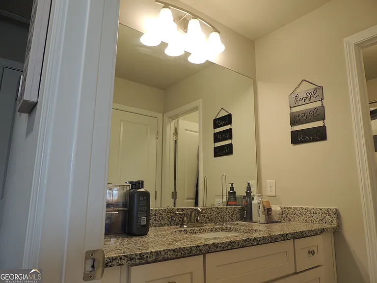 325 McGiboney Ln — Photo 14