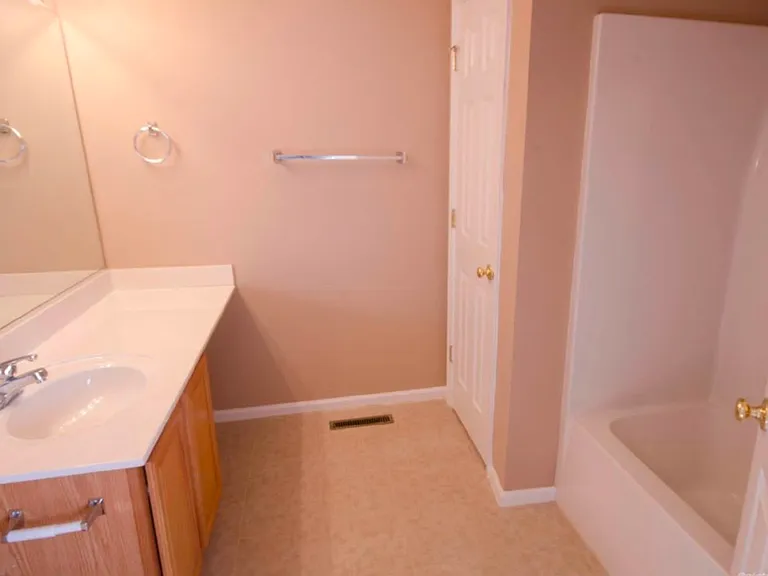 4225 Whitfield Rd — Photo 4