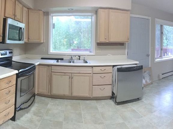 5th image of 3766 Lyle Ave #A