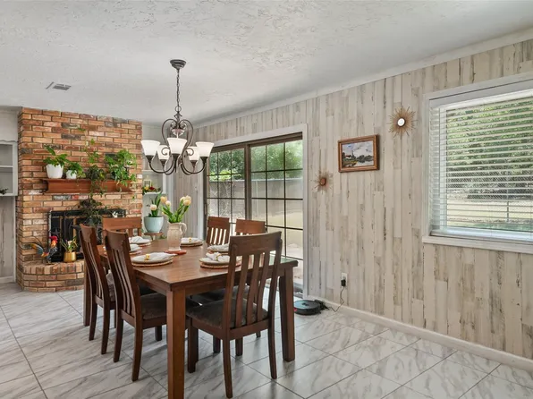 109 Didlake Rd, Huntsville, TX 77340