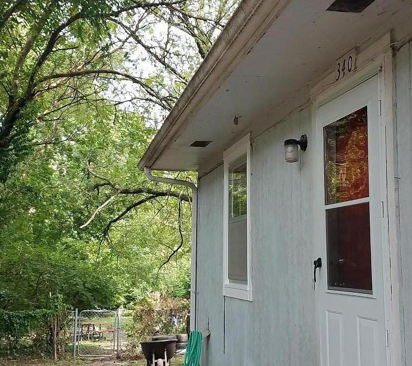 Front of duplex leading to the large backyard...