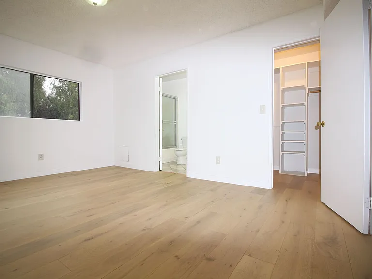 14029 Foothill — Photo 11