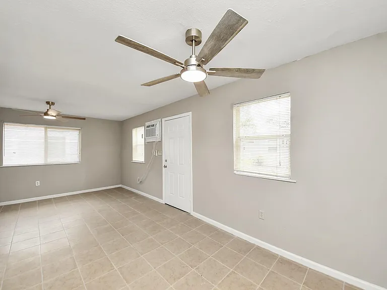 3914 Hoffman St #B — Photo 8
