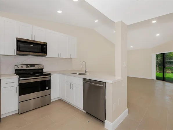 9951 Nob Hill Pl, Fort Lauderdale, FL