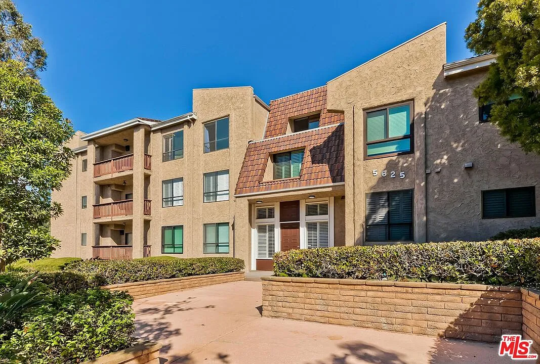 3 bed, 2.0 bath, 1746 sqft, $5,450 — Photo 3