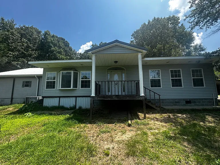 742 Old Sulphur Springs Rd — Photo 1