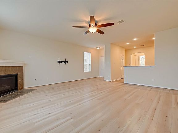 4th image of 2535 Tucker Creek Dr