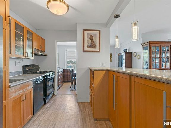 2nd image of 2100 Linwood Ave APT 3S