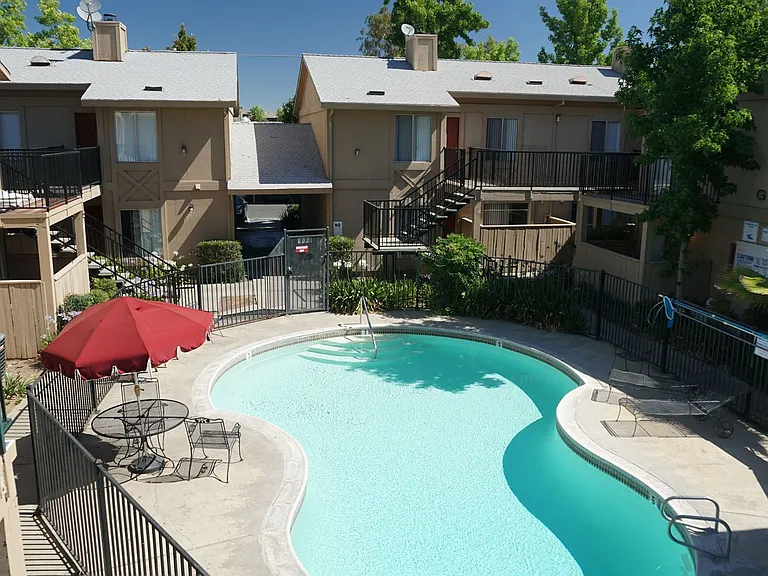 Garfield Court Apartments — Photo 4
