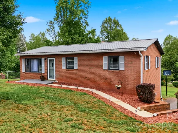 2532 Old Trenton Pl, Lenoir, NC 28645