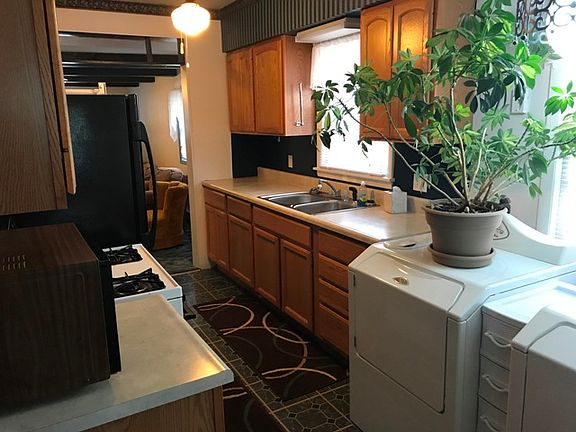 5th image of 121 W Kellogg Ave