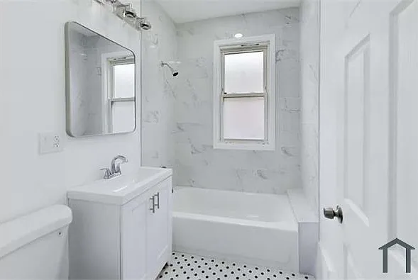 9549 S Calumet Ave — Photo 6