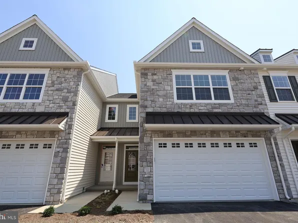 2458 Spring Water Cir, Lancaster, PA 17601