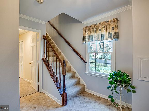 5th image of 1002 Shaw Ct