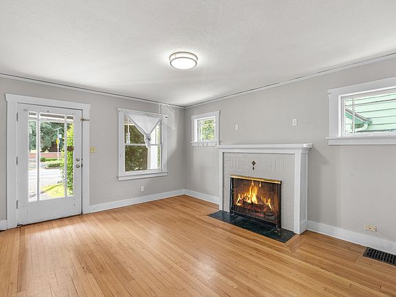 4th image of 4925 N Willamette Blvd
