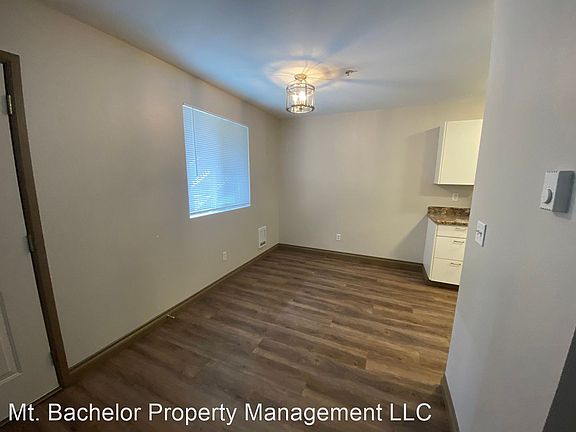 2nd image of 196-367 SE Cleveland Ave #13