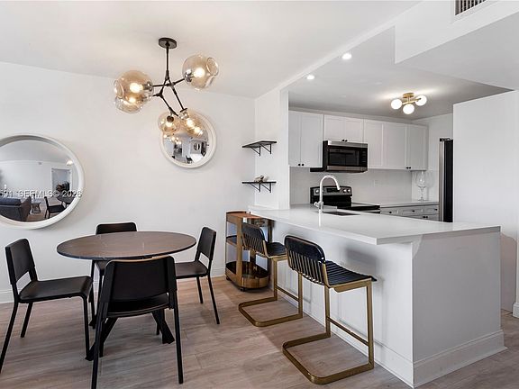 5th image of 1020 Meridian Ave APT 302