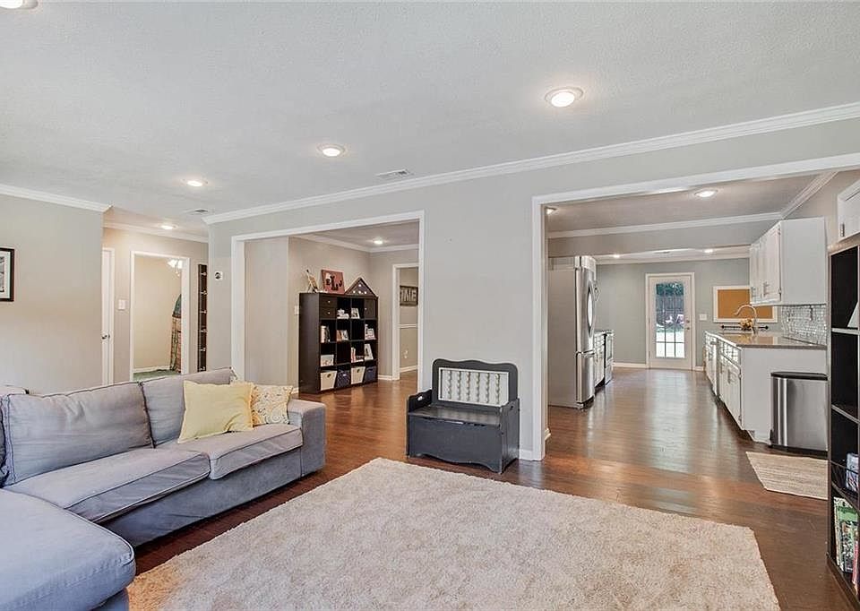 1st image of 7636 Rainbow Dr