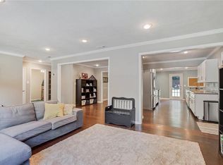 7636 Rainbow Dr, Prairie Village, KS 66208