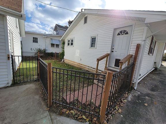 4th image of 820 E Lexington Ave