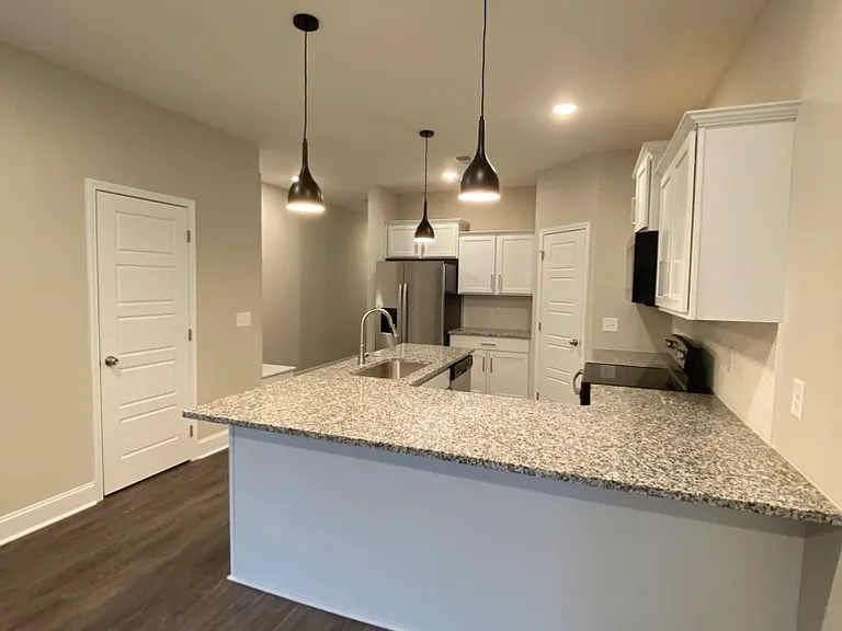 1023 Glenkirk Dr — Photo 5