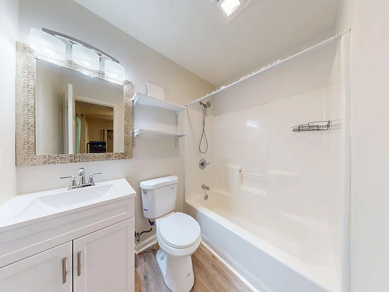 500-502 Greentree Ter — Photo 4
