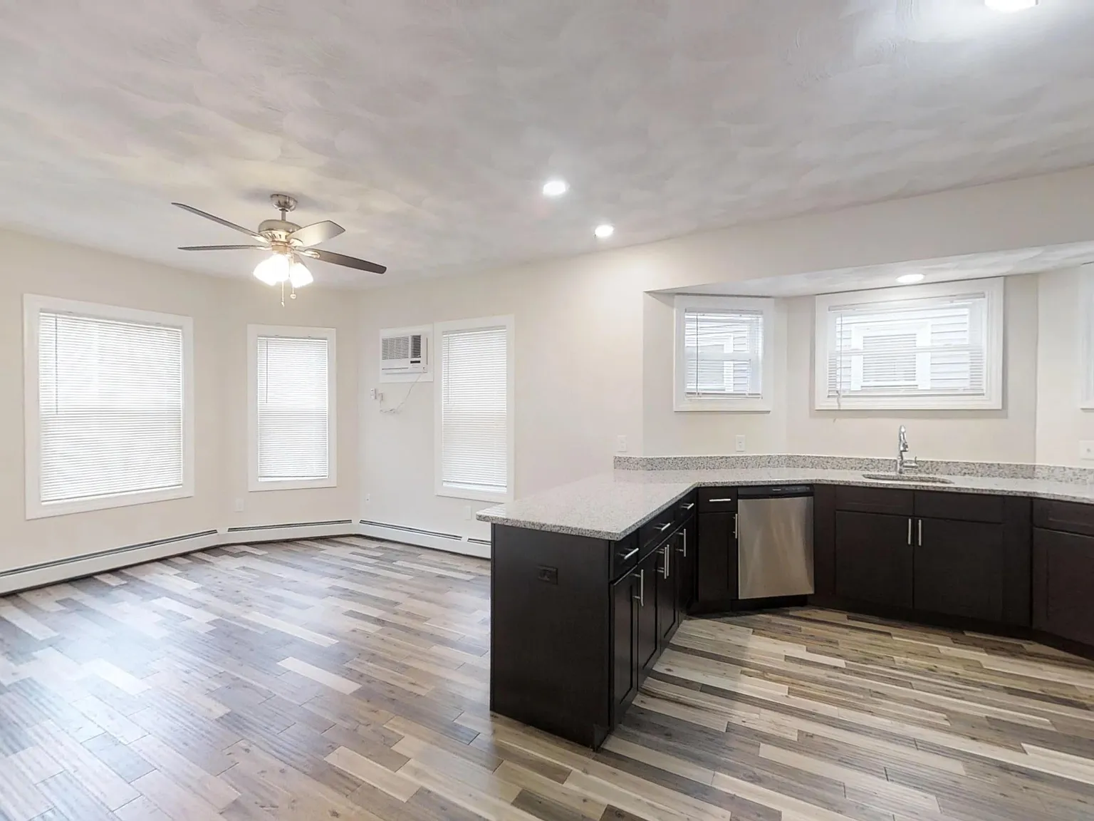 122 Oakland Ave — Photo 3
