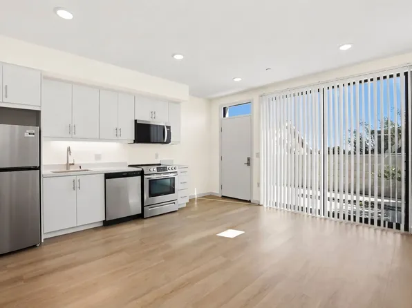 Saturn V, 421 25th St #103, San Diego, CA 92102