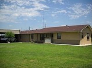 200 Sooner Rd, Holdenville, OK 74848