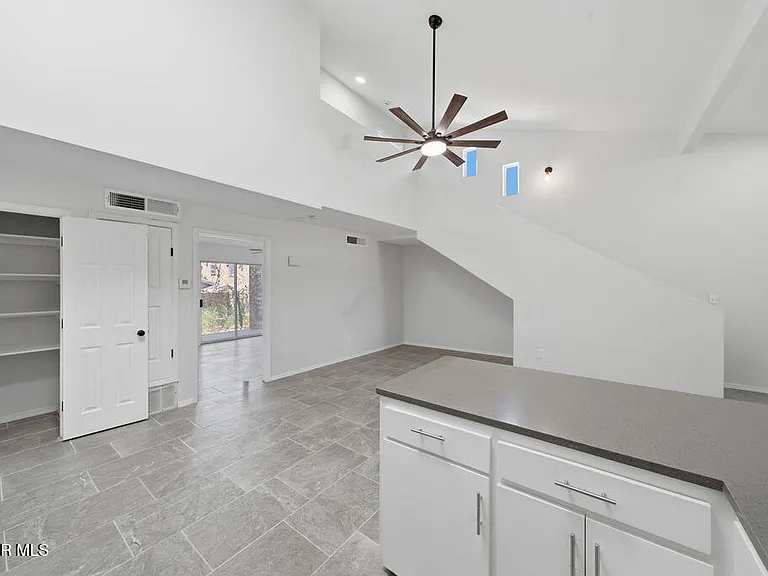 821 Los Lagos Way #B — Photo 9