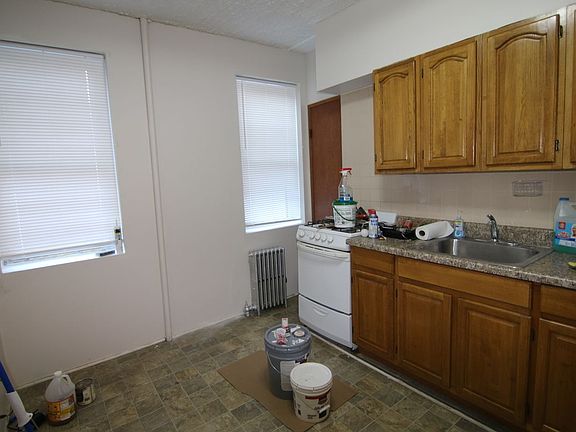 5th image of 153 Meserole St APT 2R