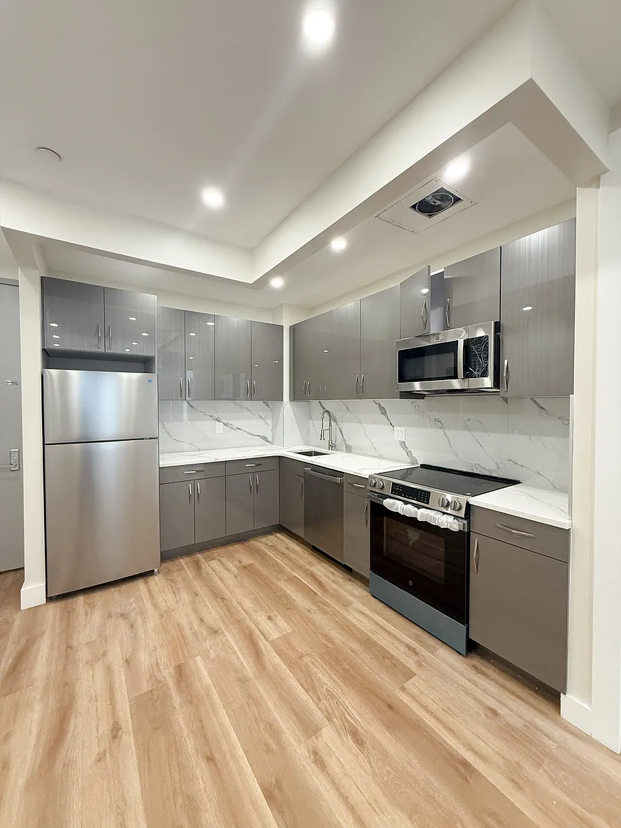Building Photo - 694 Rutland Rd #4B