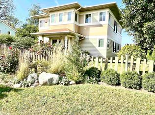 2040 Sapphire Ln #2, Fairfield, IA 52556