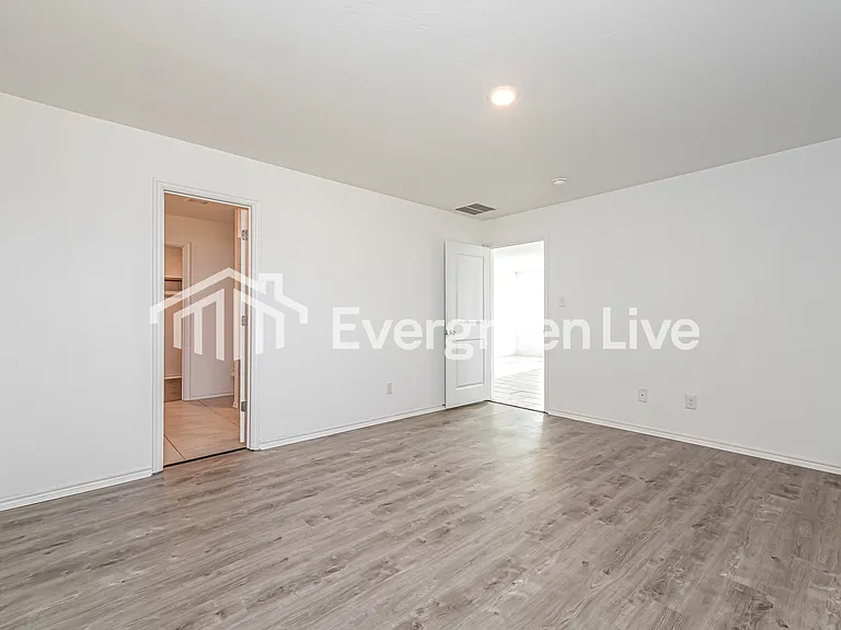 10900 SW 22nd St — Photo 9