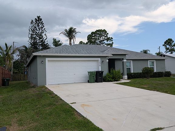 3rd image of 1206 SW Asturia Ave