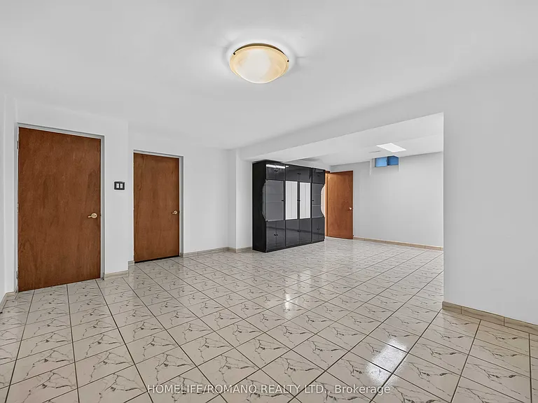 61 Gas Light Cres #BASEMENT — Photo 10