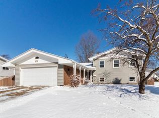 21W558 Huntington Rd, Glen Ellyn, IL 60137