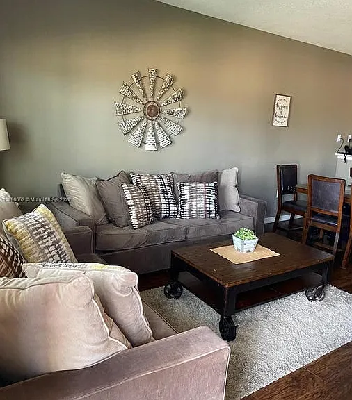 8967 Shine Dr — Photo 31