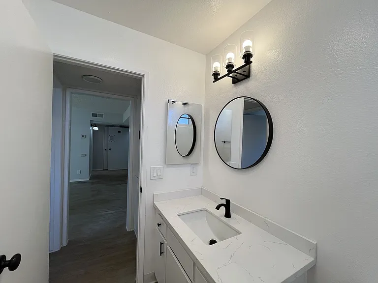 245 South Serrano Ave — Photo 85