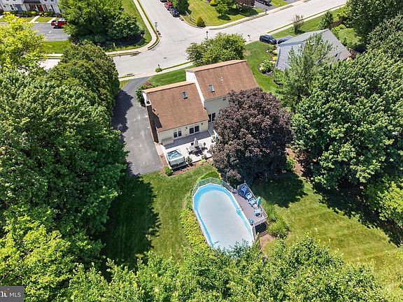 3rd image of 1110 Ross Ln