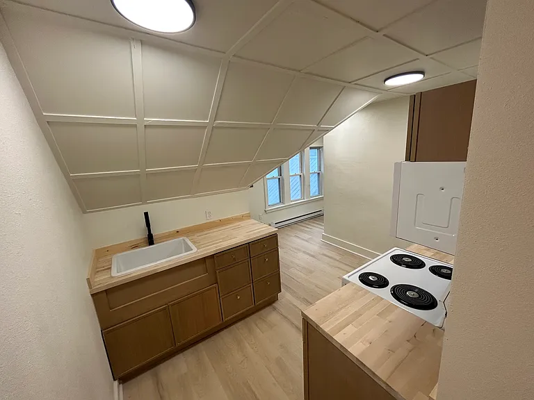 404 Maple St #4 — Photo 2