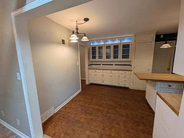 Kitchen Breakfast Nook opens to Sunroom and DR
